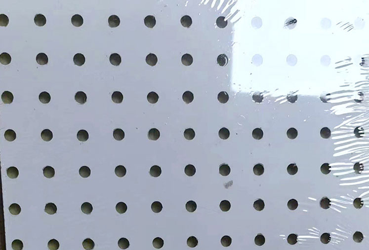 金屬穿孔吸音板的多元化應(yīng)用：商業(yè)空間、錄音室與家庭影院的理想選擇